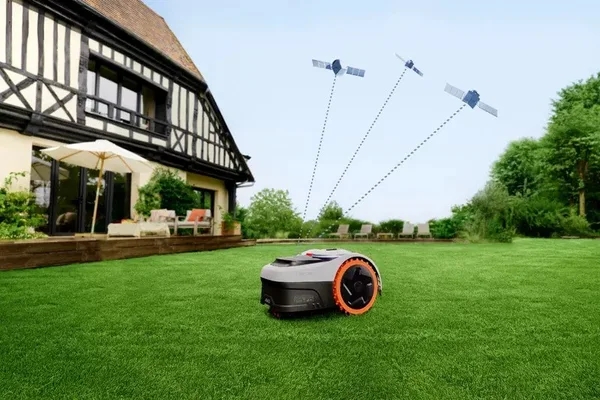 Navigační systém s NetRTK nebo RTK stanicí